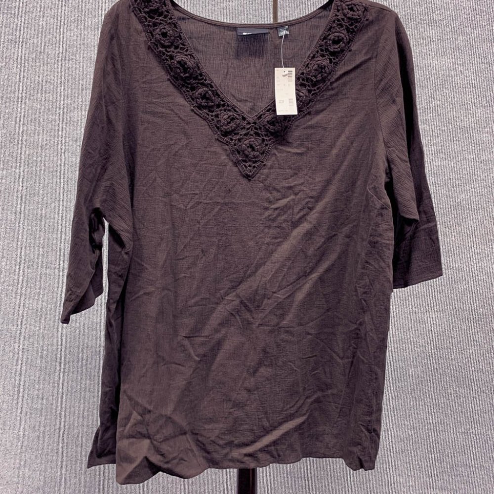 NWT Avenue Crochet Detail Lightweight 22/24W Top